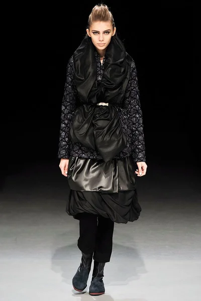 Look 10